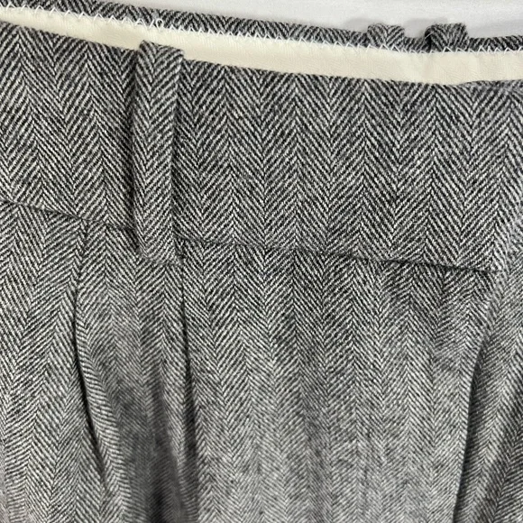 NEW / Wide-leg essential pant in grey herringbone Italian wool blend / B003 - Picture 7 of 9